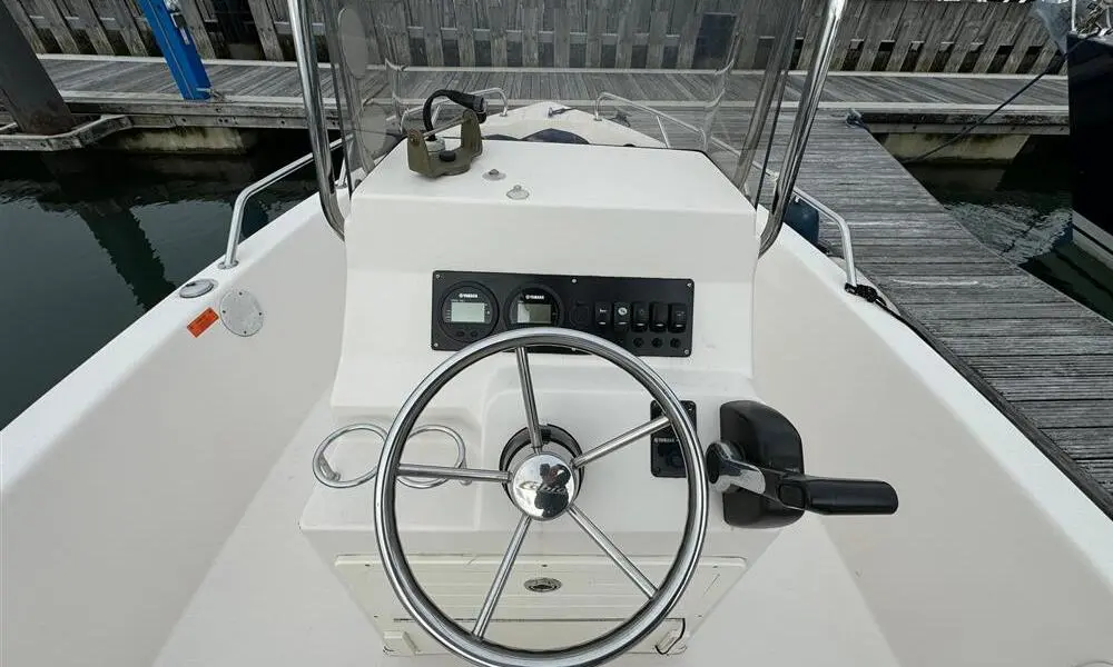 2007 Cobia Boats 186