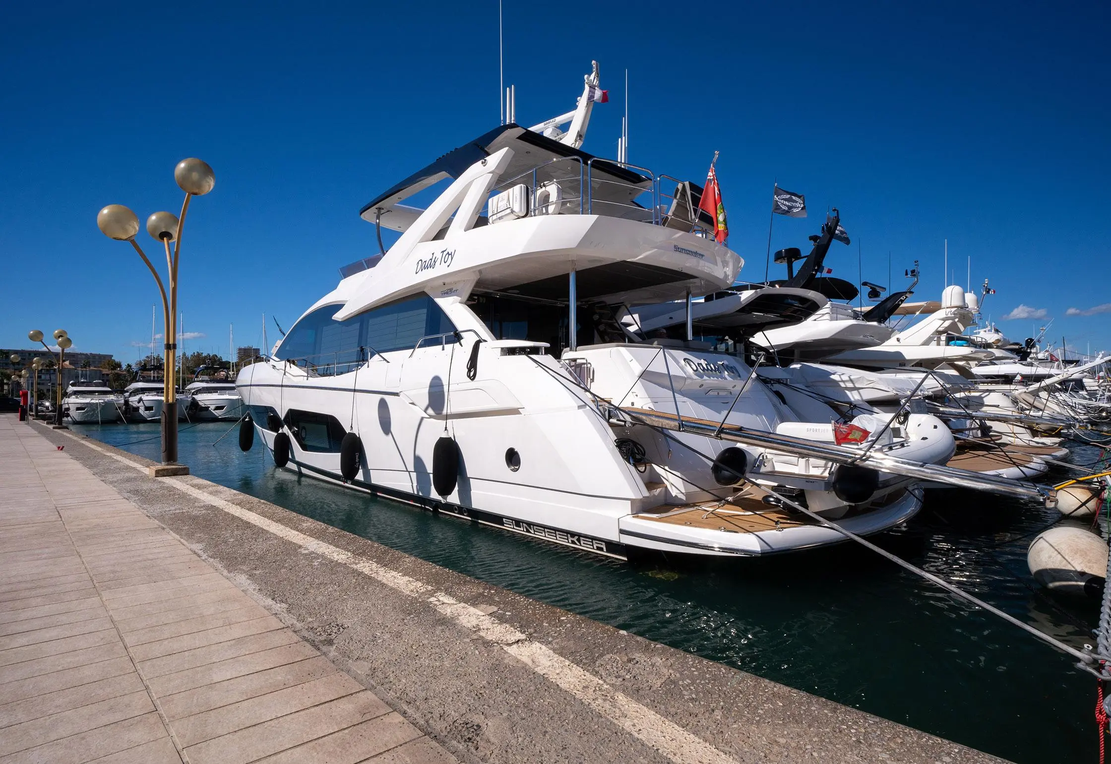 2020 Sunseeker 76 yacht