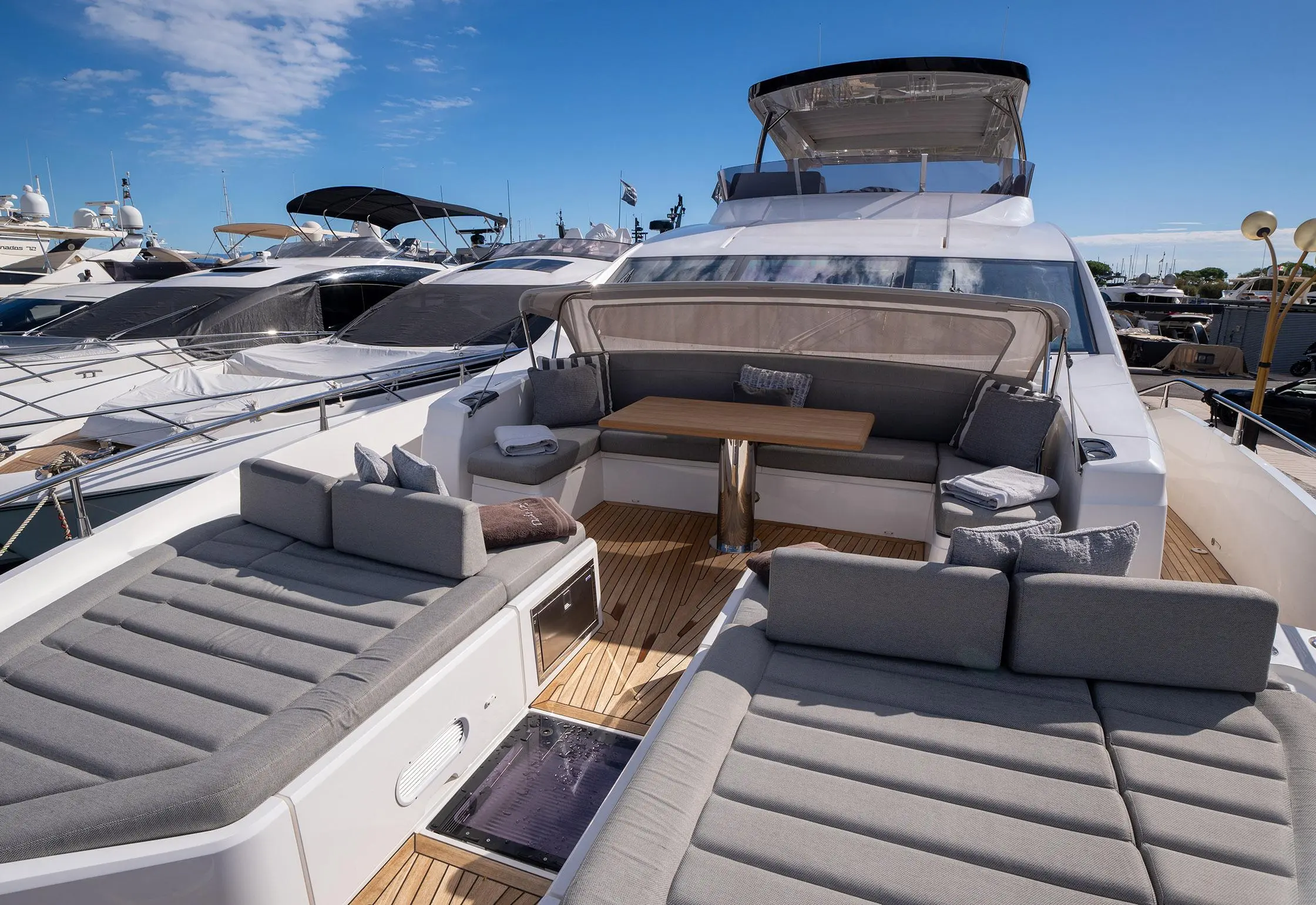 2020 Sunseeker 76 yacht