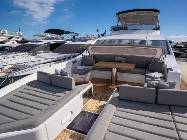 Sunseeker Yacht 76