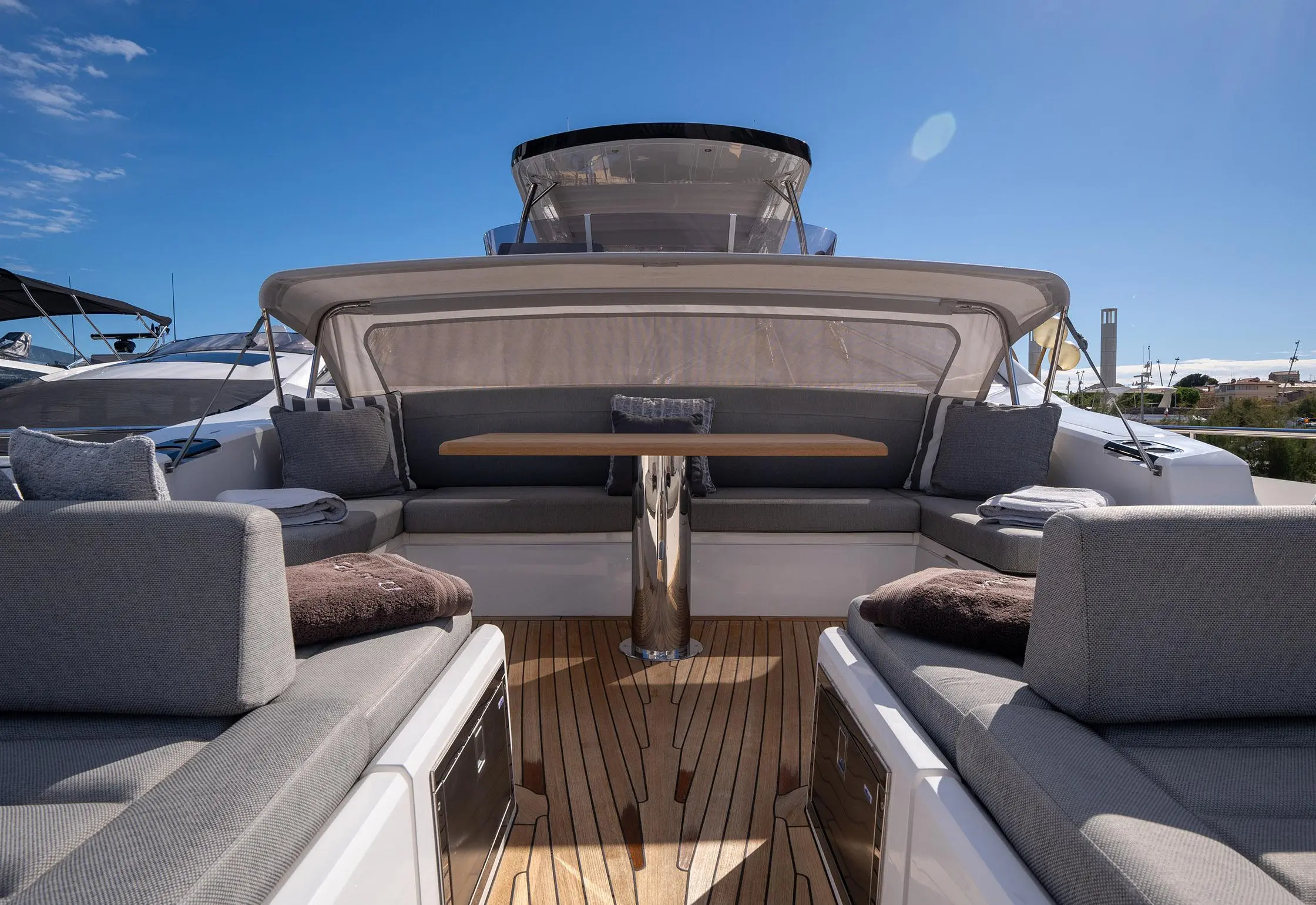 2020 Sunseeker 76 yacht