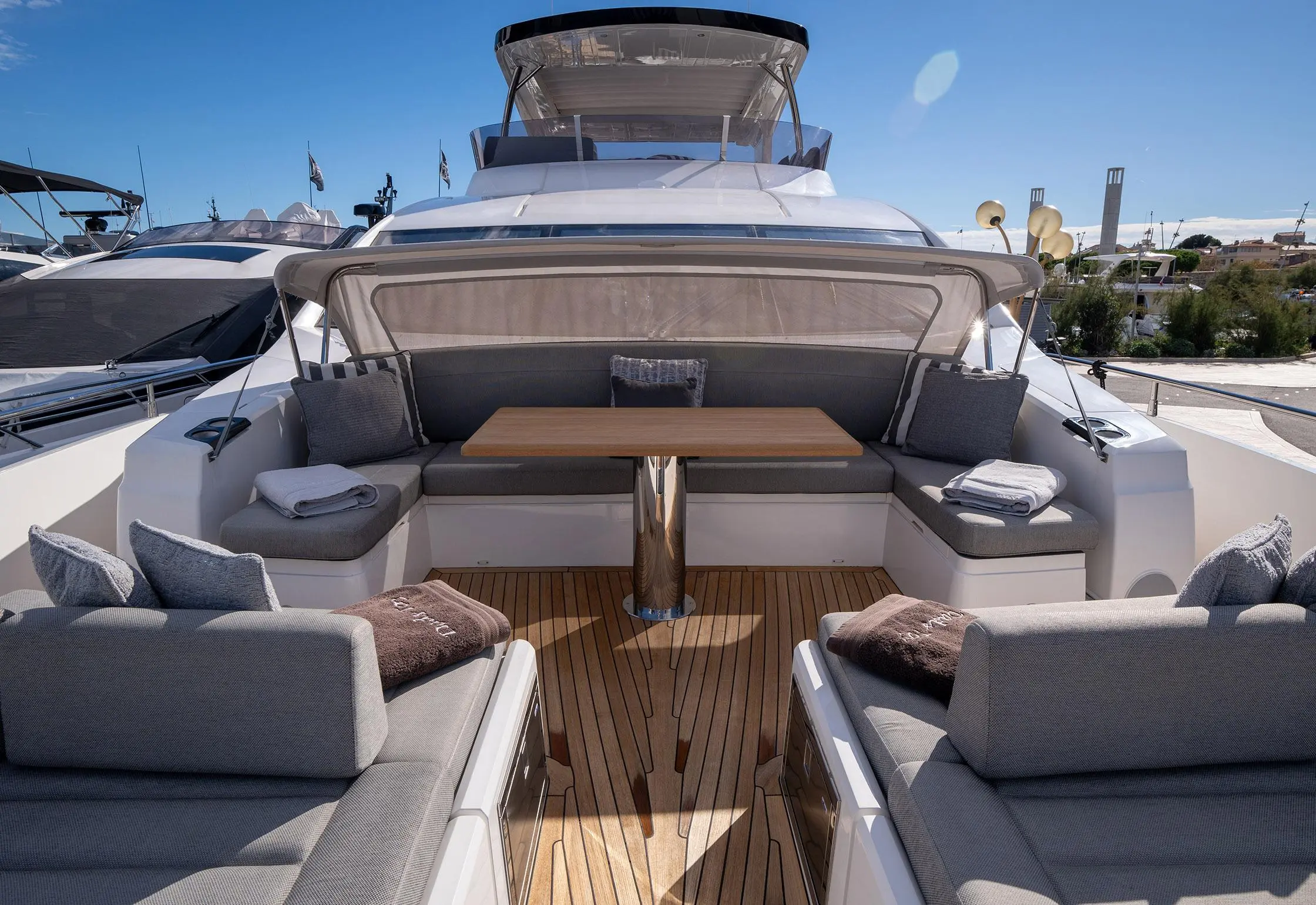 2020 Sunseeker 76 yacht