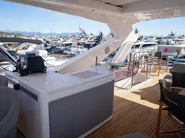 Sunseeker Yacht 76