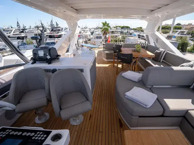 Sunseeker Yacht 76