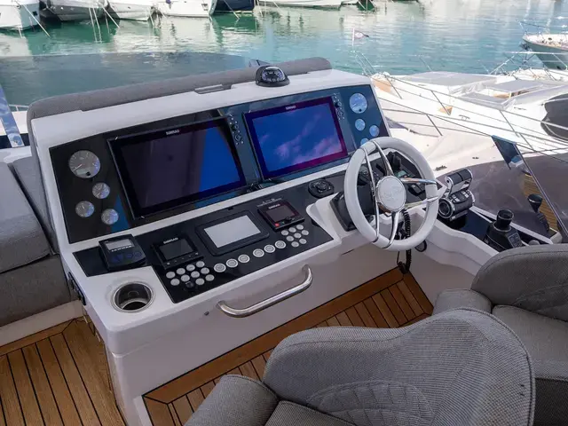 Sunseeker Yacht 76