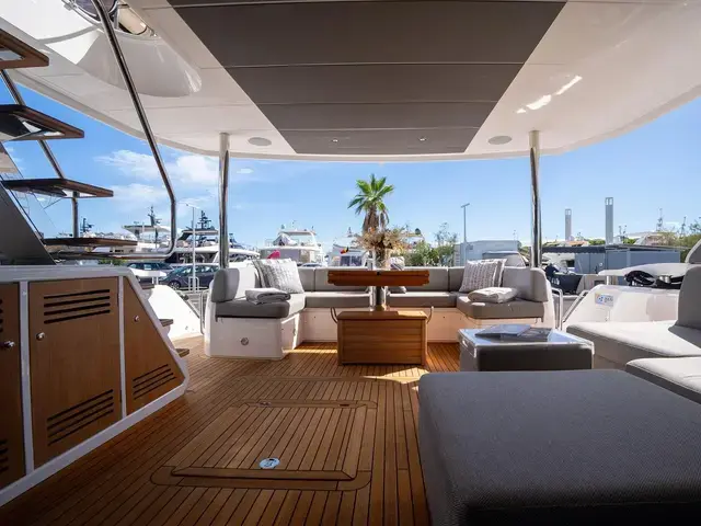 Sunseeker Yacht 76