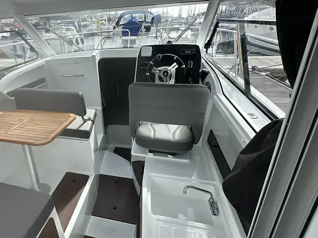 Beneteau Antares 8