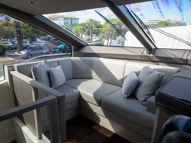 Sunseeker Yacht 76