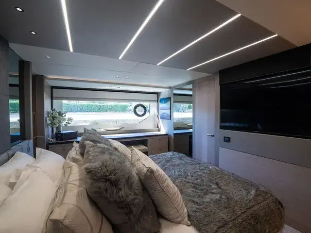 Sunseeker Yacht 76