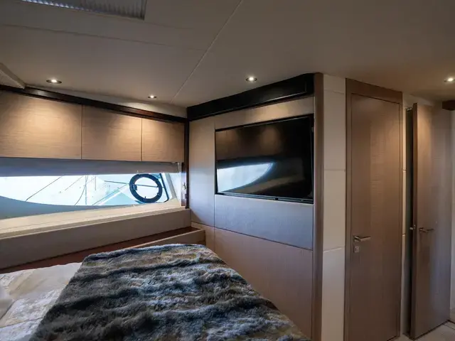 Sunseeker Yacht 76