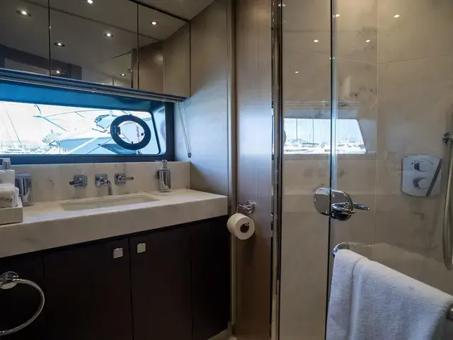 Sunseeker Yacht 76