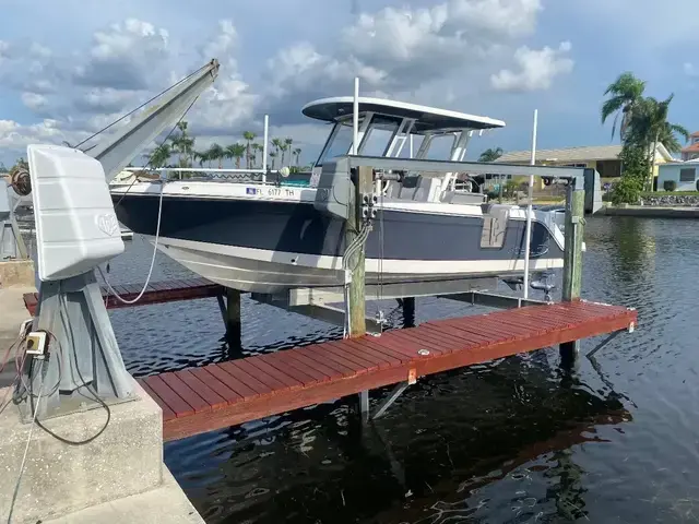 Robalo R272 Center Console