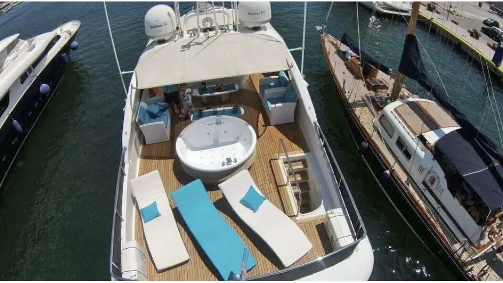 2004 Maiora 24 flybridge