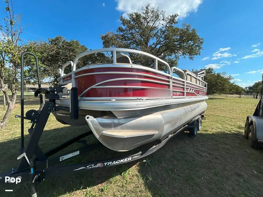 2021 Sun Tracker fishin' barge 20 dlx