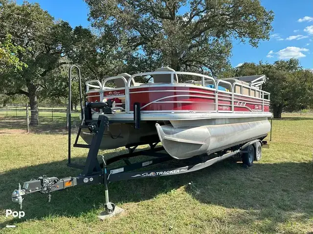 Sun Tracker Fishin' Barge 20 Dlx