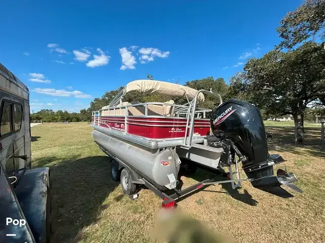 Sun Tracker Fishin' Barge 20 Dlx