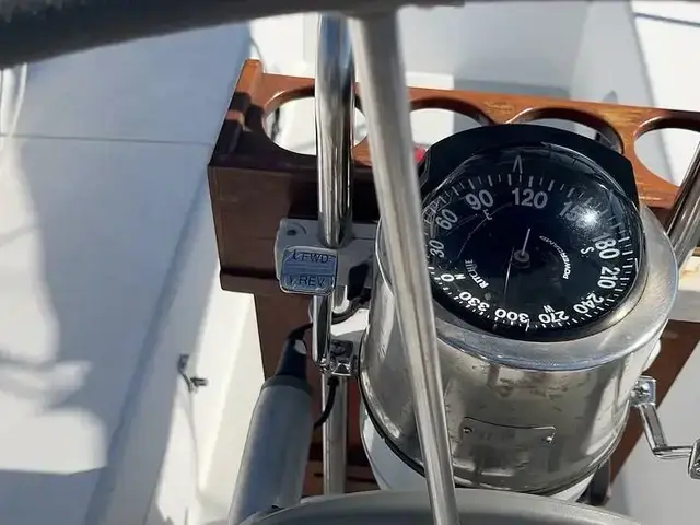 Catalina 320