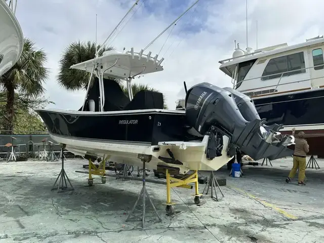 Regulator Boats 26 Forward Seating