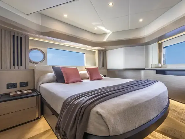 Absolute Navetta 53