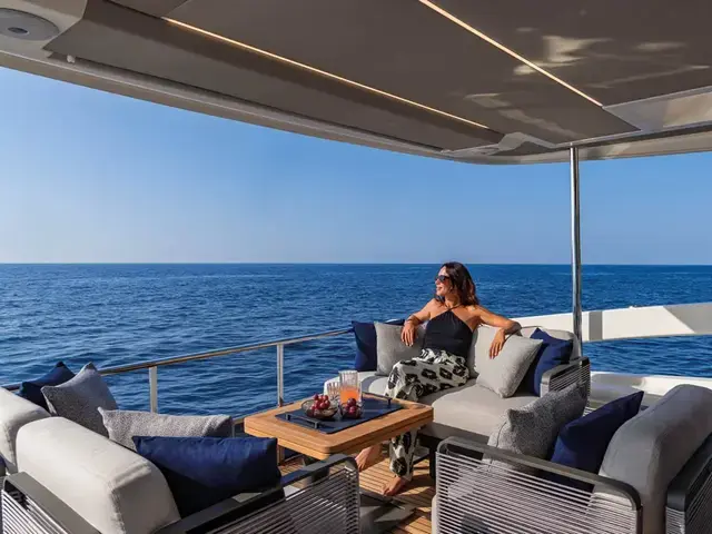 Absolute Navetta 53