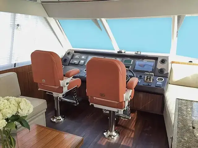 Riviera Enclosed Flybridge 77