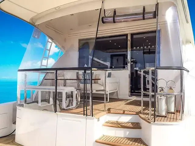 Riviera Enclosed Flybridge 77