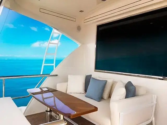 Riviera Enclosed Flybridge 77