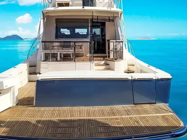 Riviera Enclosed Flybridge 77