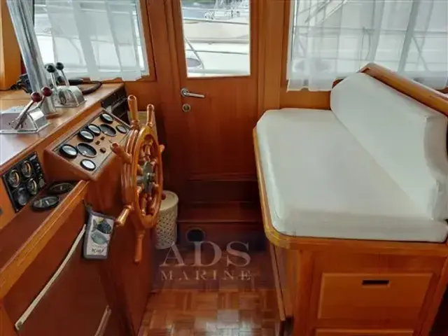 Grand Banks 42