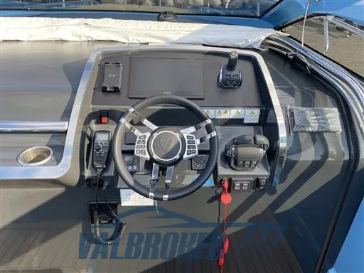 2021 Fairline f line 33