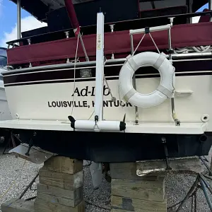 1976 Marinette 28 Flybridge