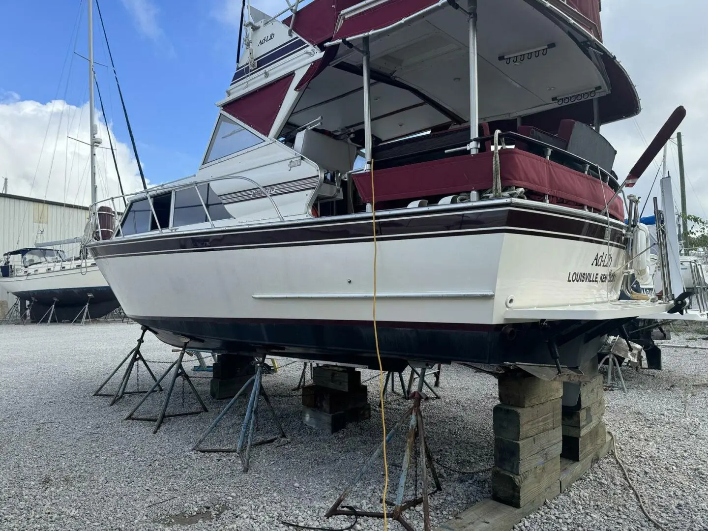 1976 Marinette 28 flybridge