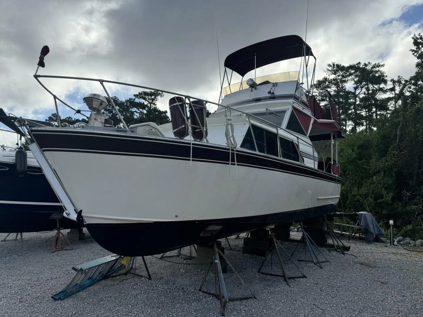 1976 Marinette 28 flybridge