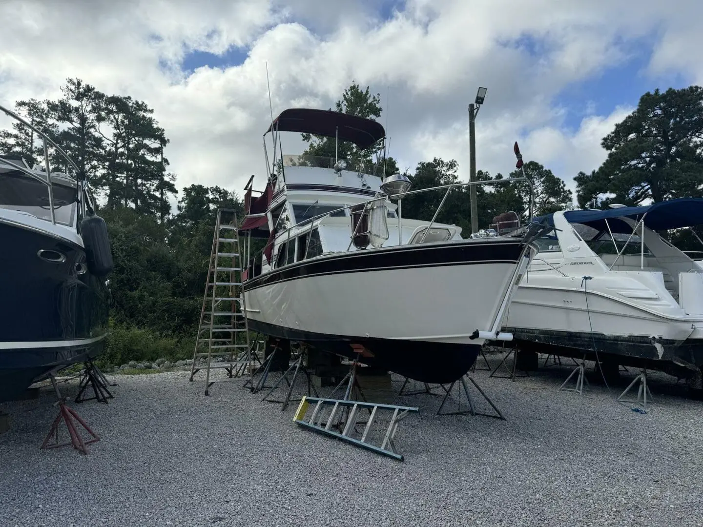 1976 Marinette 28 flybridge