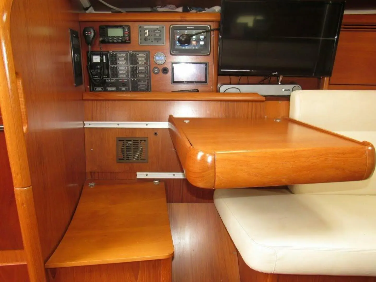 2005 Jeanneau 35