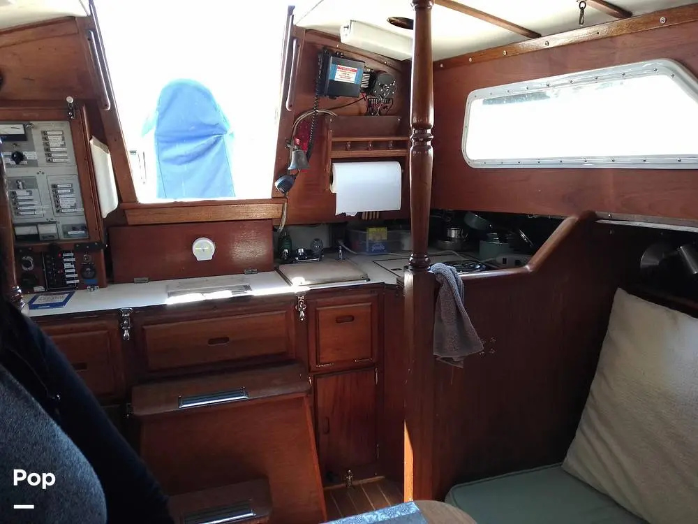 1975 Islander 34