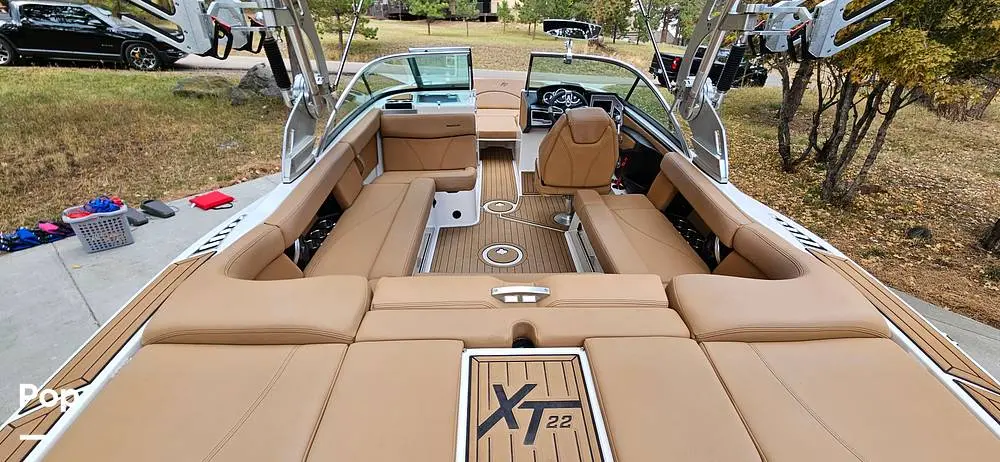 2020 Mastercraft xt 22