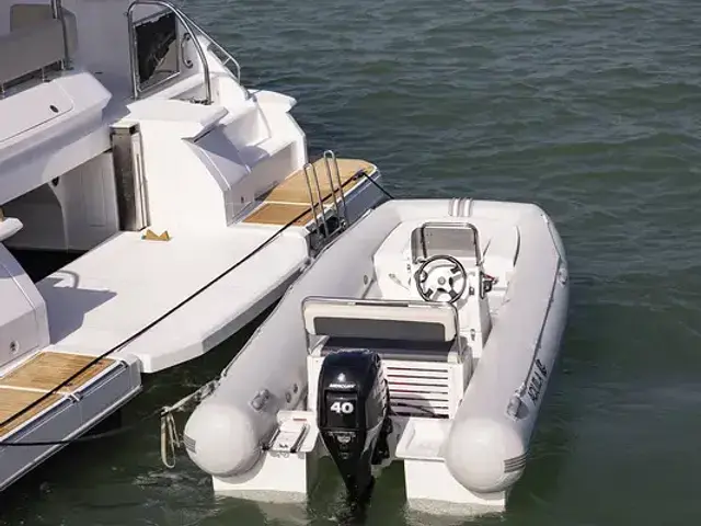 Aquila 54 Yacht