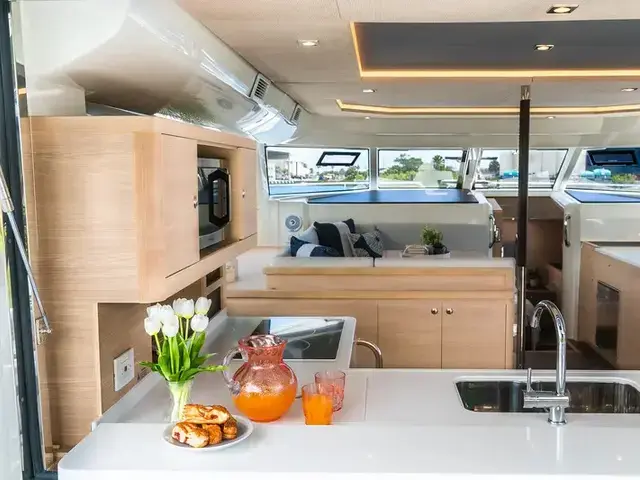 Aquila 44 Yacht