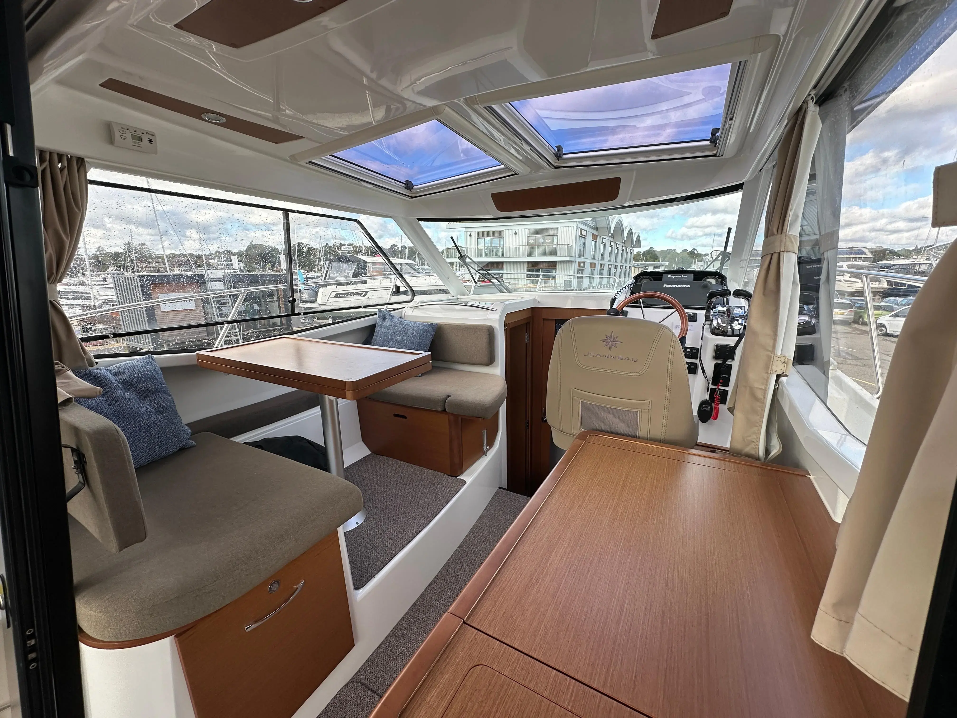 2013 Jeanneau merry fisher 855