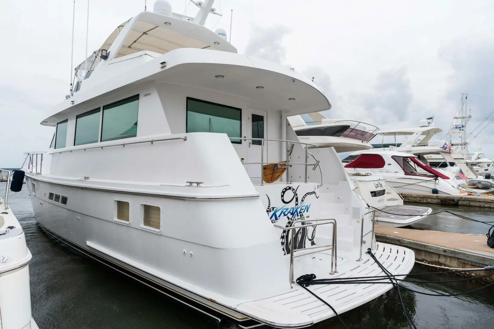 1998 Hatteras sport deck motor yacht