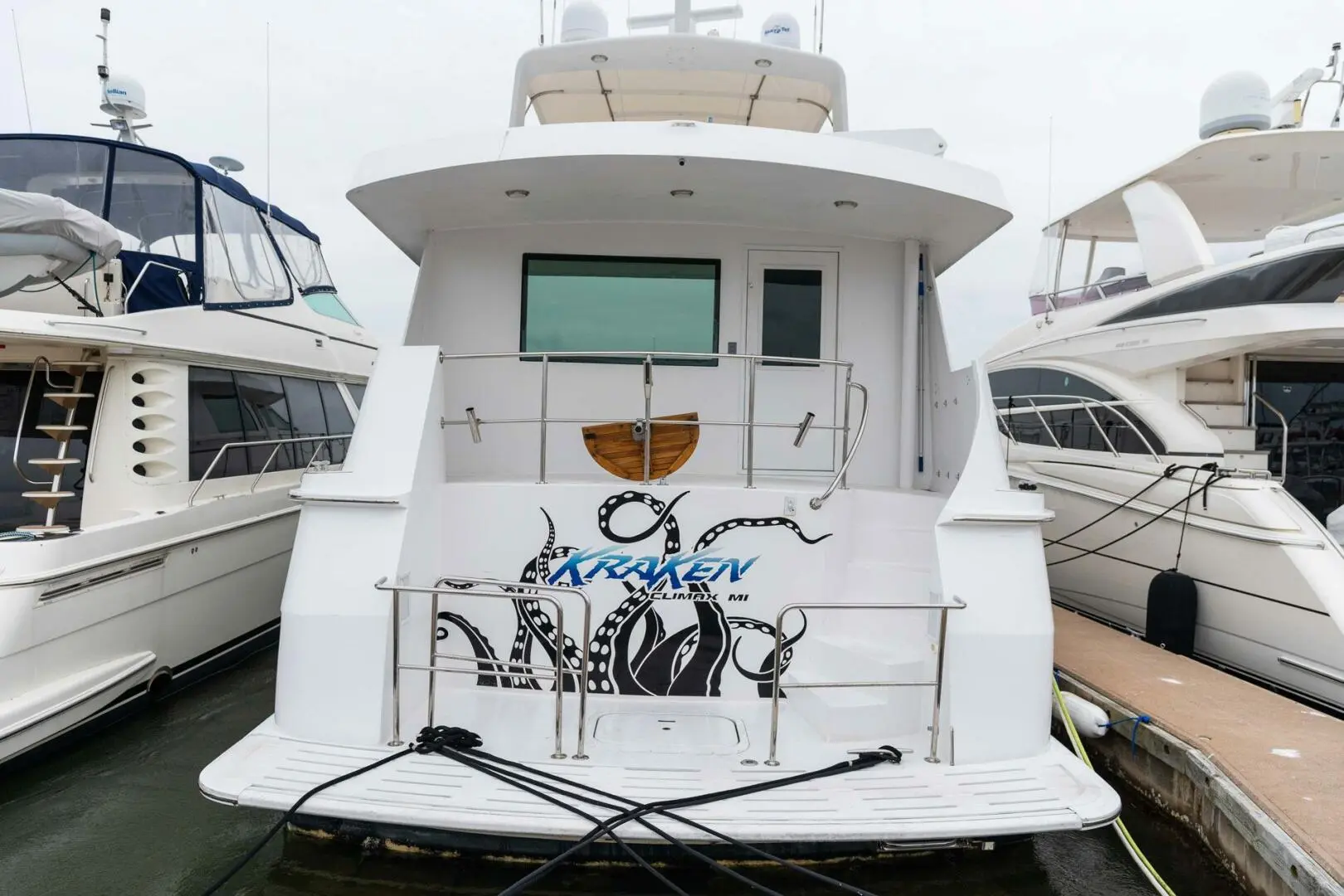 1998 Hatteras sport deck motor yacht