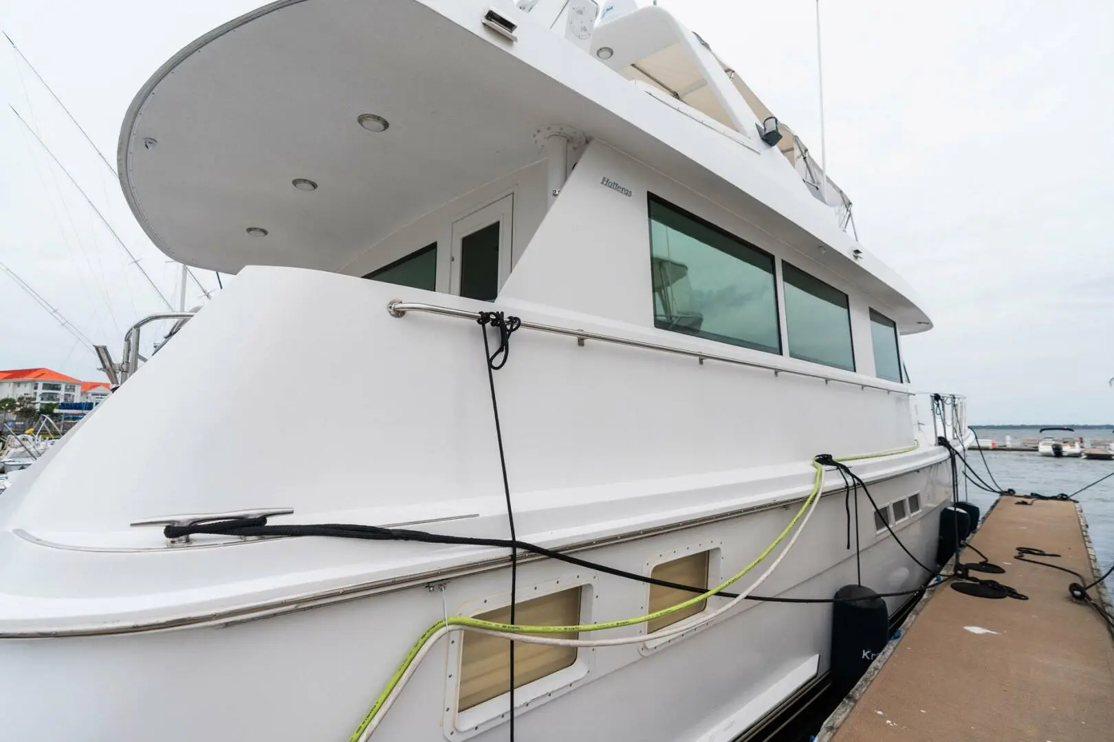 1998 Hatteras sport deck motor yacht