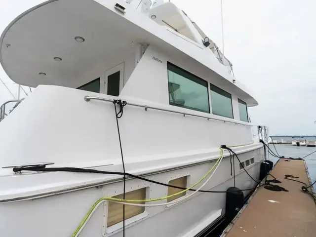 Hatteras Sport Deck Motor Yacht