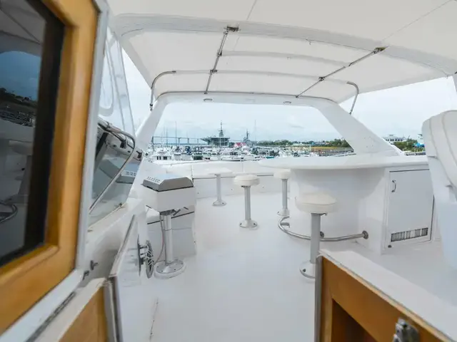 Hatteras Sport Deck Motor Yacht