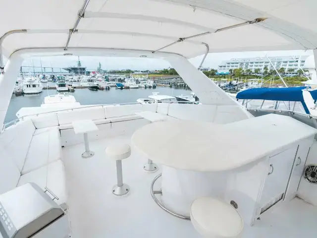 Hatteras Sport Deck Motor Yacht