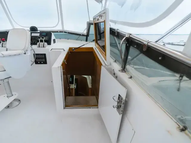 Hatteras Sport Deck Motor Yacht