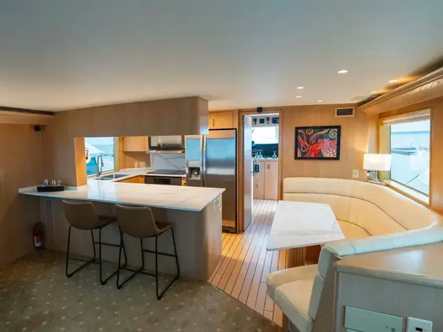 Hatteras Sport Deck Motor Yacht