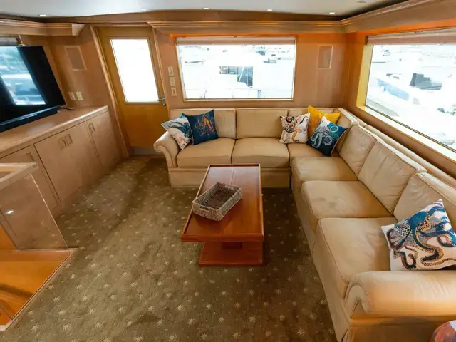 Hatteras Sport Deck Motor Yacht