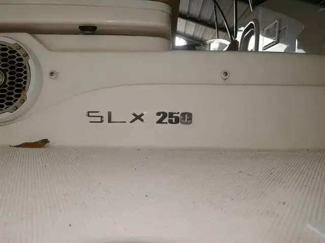 Sea Ray SLX 250